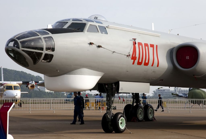 قاذفة القنابل الصينية من طراز H-6