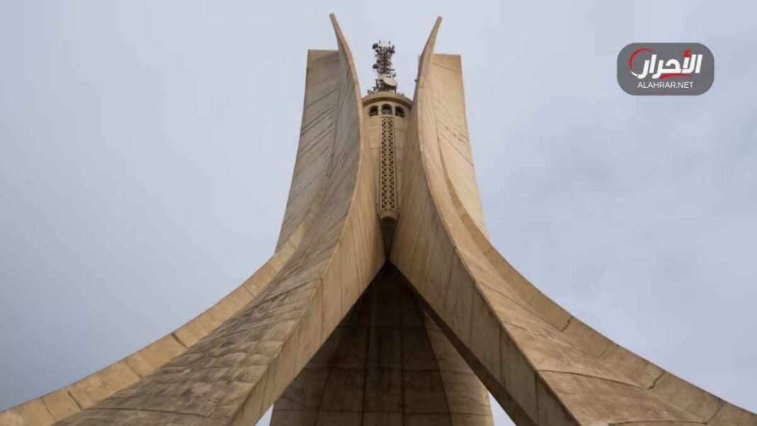Vue Chemin Omar Kechkar, Alger, Algerie illustrant le dossier sur l’économie algérienne